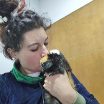 Denise con cobaya Beyota