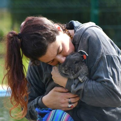 Denise con conejo #2